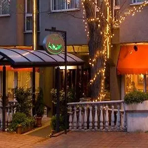 La Maison Hotel